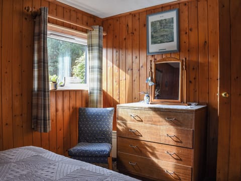 Double bedroom | The Bothy - Mondhuie Self Catering Chalets, Nethy Bridge