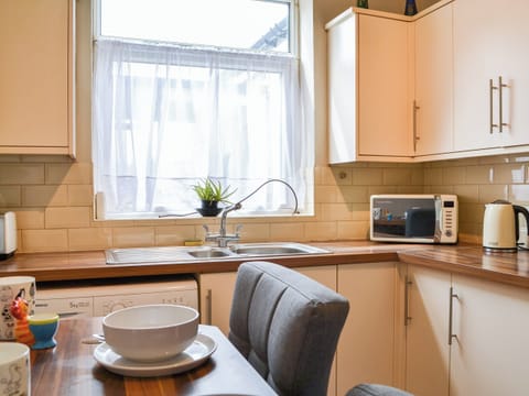 Kitchen | White Rose Apartment, Bridlington