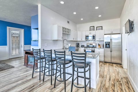 Kitchen | Cooking Basics | Coffee Maker | Paper Towels/Trash Bags Provided