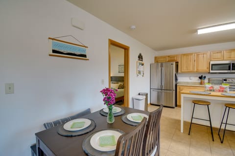 Dining Area | Dishes & Flatware Provided