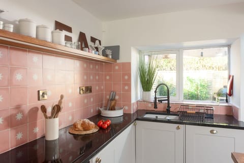 Maris Cottage, St Agnes. Ground floor: With views out to the garden area