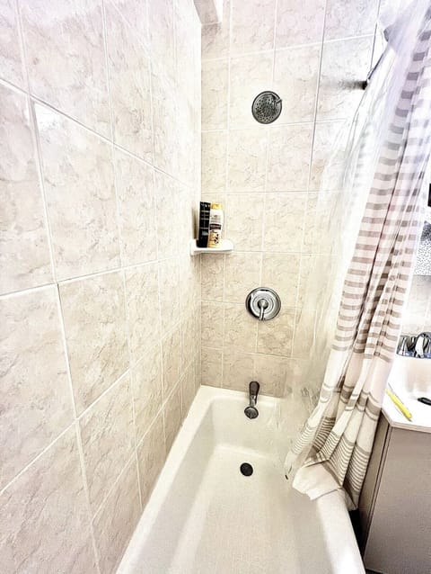 Combined shower/tub