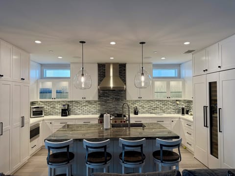 Coffee maker,expresso machine w/pods,blender,air fryer,toaster,waffle maker