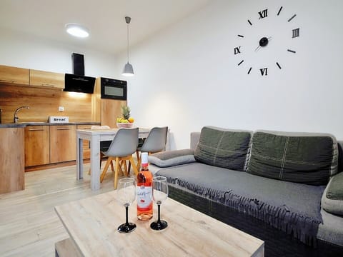 Table, Furniture, Property, Couch, Building, Interior Design, Wood, Clock, Bottle, Floor