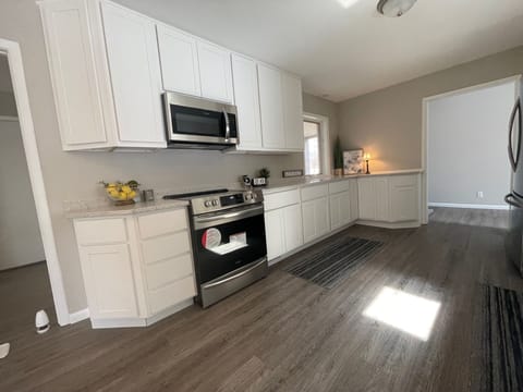Stove w/ air fryer setting. Kuerig coffee maker & items for full meal prep