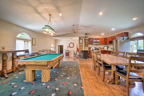 Game Room | 2nd Floor | Queen Sleeper Sofa | Full Kitchen | Wet Bar | Smart TV