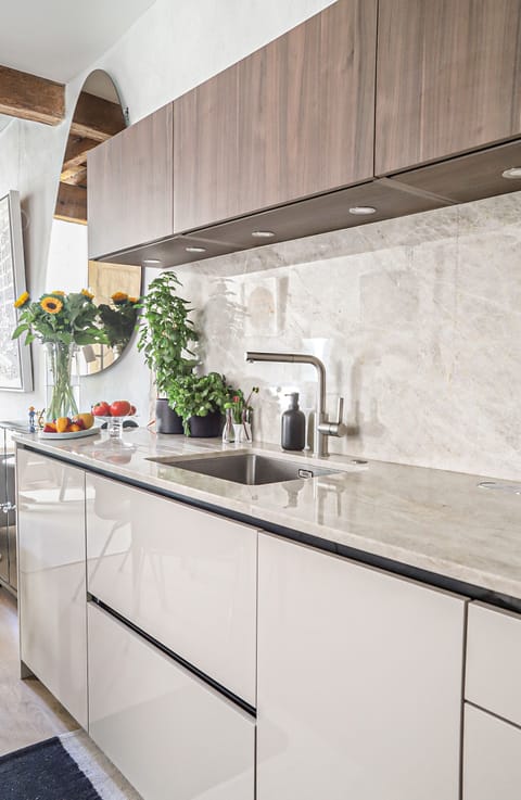 The kitchen is fully equipped with good knives, utensils + Lagoustina cookware