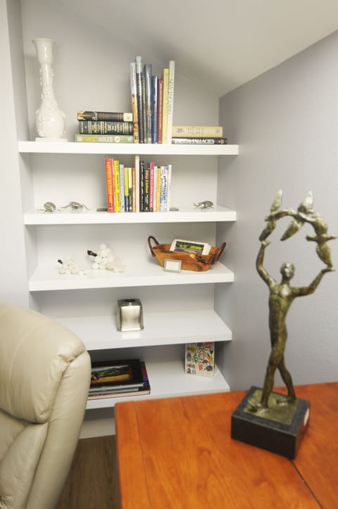 Book nook by the queen size bed.