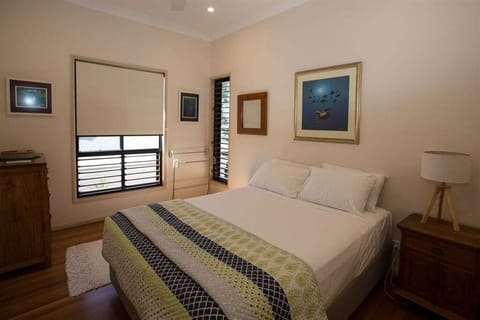 Frangipani Place - Wongaling Beach -  2nd queen bedroom