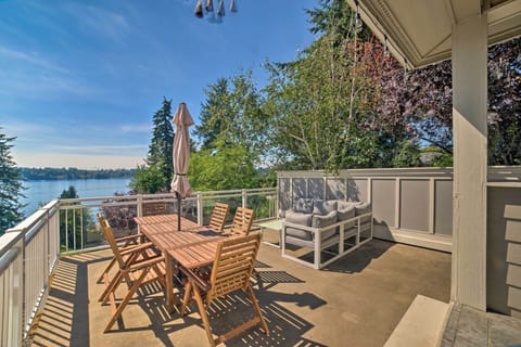Lake Stevens Vacation Rental | 4,000 Sq Ft | 5BR | 4BA | Stairs Required