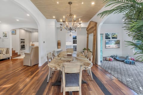 Perfect indoor dining for a casual sit-down or a more formal dinner...