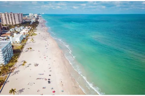 Beach nearby, sun loungers, beach towels