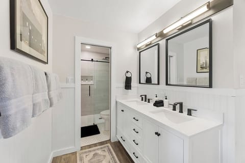 [Bathroom #1] Plenty of warm water!