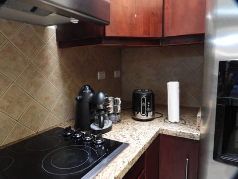 Fridge, microwave, oven, coffee/tea maker