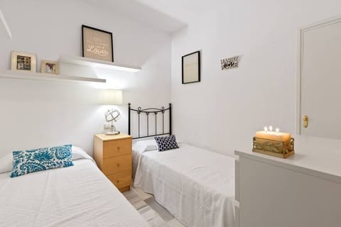 Cozy and comfortable secondary bedroom, with two large single beds. (3)