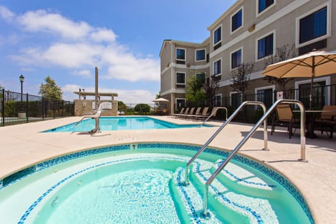 Seasonal outdoor pool, a heated pool