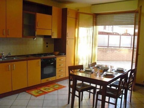 Fridge, stovetop, coffee/tea maker