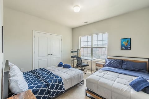 Cozy Home in Frisco\/Little Elm with Massage Chair Haus in Little Elm