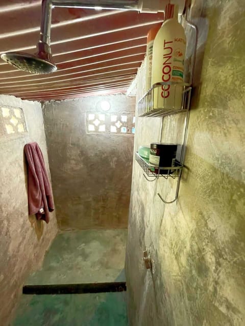 private outdoor bathroom (which is not directly connected to the bedroom)