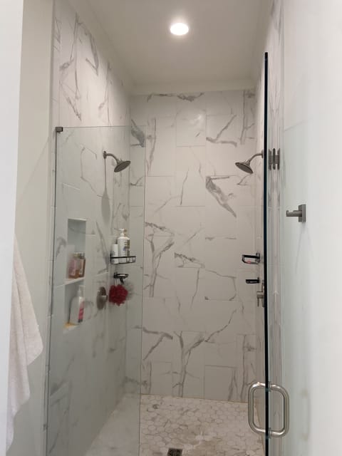 Combined shower/tub