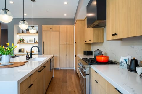 Chef`s gourmet kitchen - thermador range