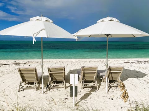 Beach nearby, sun loungers, beach towels