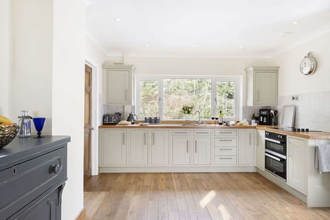 afde06ca-4c13-442b-84de-25771694d0a8