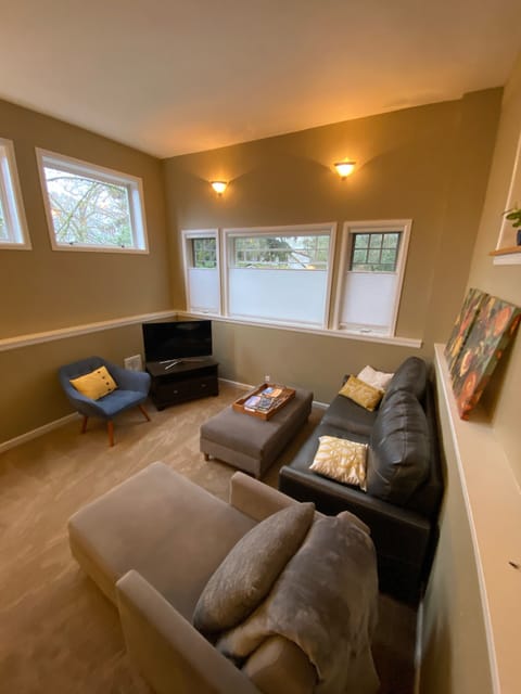 First floor apartment with high ceilings and lots of light.