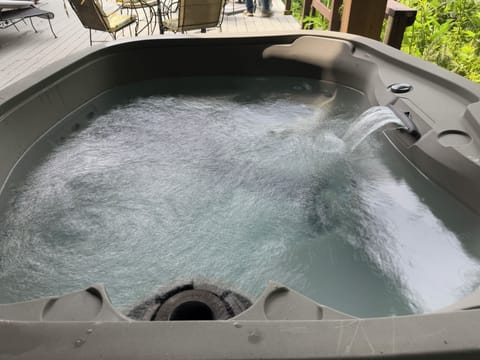 Hot tub with waterfall and jets seats 5