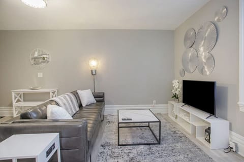 Living area | TV, Hulu, streaming services
