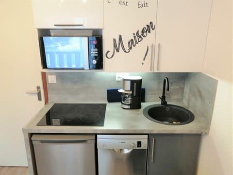 Fridge, microwave, dishwasher, coffee/tea maker