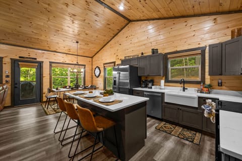 Spacious kitchen and dining area