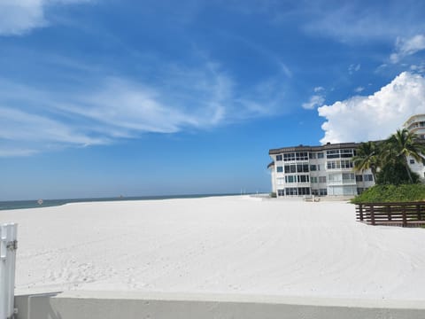 Beach | Beach nearby, sun loungers, beach towels