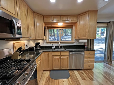 Kitchen w/ gas range/oven, microwave, dishwasher, fridge, coffeemaker, instapot