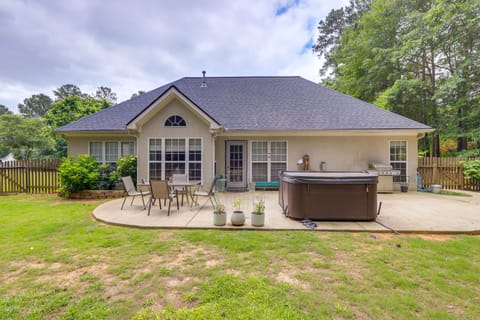 Fayetteville Vacation Rental | 3BR | 2BA | Step-Free Entry | 1,769 Sq Ft