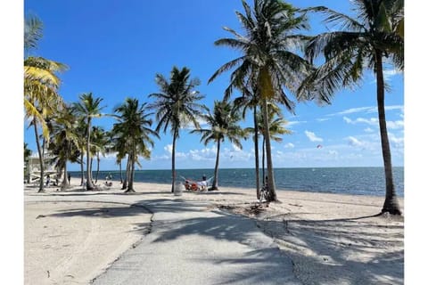 Beach nearby, sun loungers, beach towels