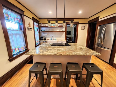 Private kitchen | Fridge, microwave, oven, stovetop