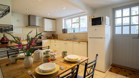 Kitchen-dining room, Christmas Cottage, Bolthole Retreats