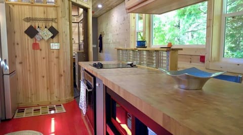 Three burner electric cooktop, full oven