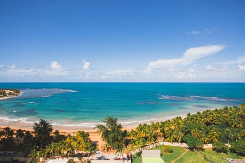 Beach nearby, sun loungers, beach towels