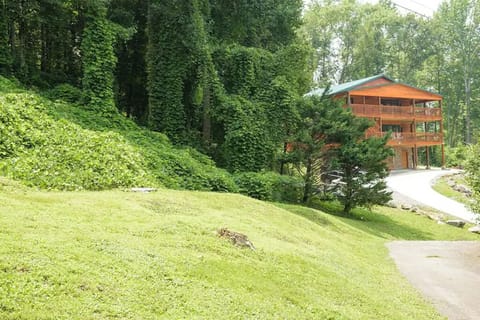 Nature's Haven Lodge's exterior