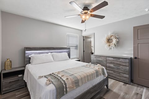 4 bedrooms, hypo-allergenic bedding, desk, iron/ironing board
