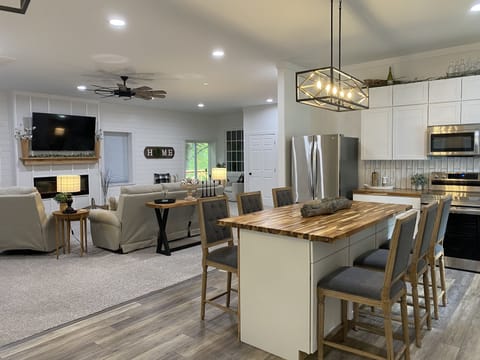 Huge island to have you meals