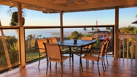 Lanai dining table for 6 with view of Kailua Kona Bay.