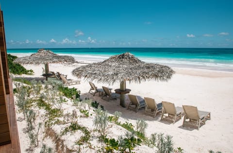 Beach nearby, sun loungers, beach towels