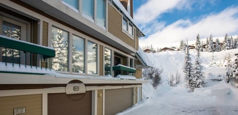 Unit has `shared` garage with another owner - only ONE car allowed.