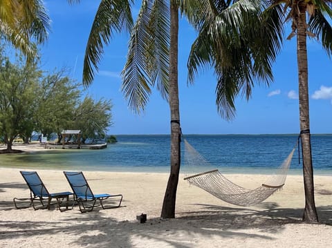 Welcome to "Mai Kai" a slice of Grand Cayman Paradise!