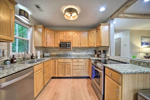 Kitchen | Spices | Main Floor