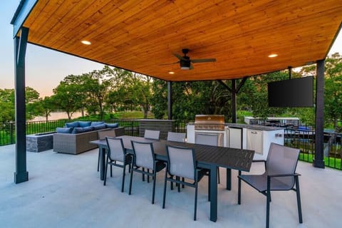 Your go-to outdoor table for every celebration, big or small.