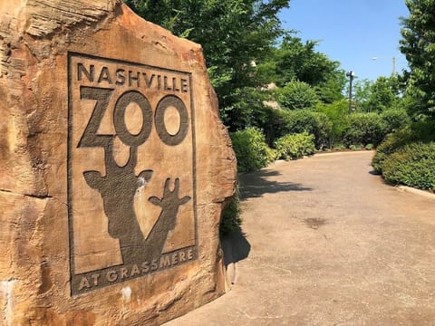 Less than a 30 mile drive to Nashville's excellent zoo!